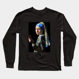 Mona Lisa as the girl with pearl earring taking a selfie Long Sleeve T-Shirt